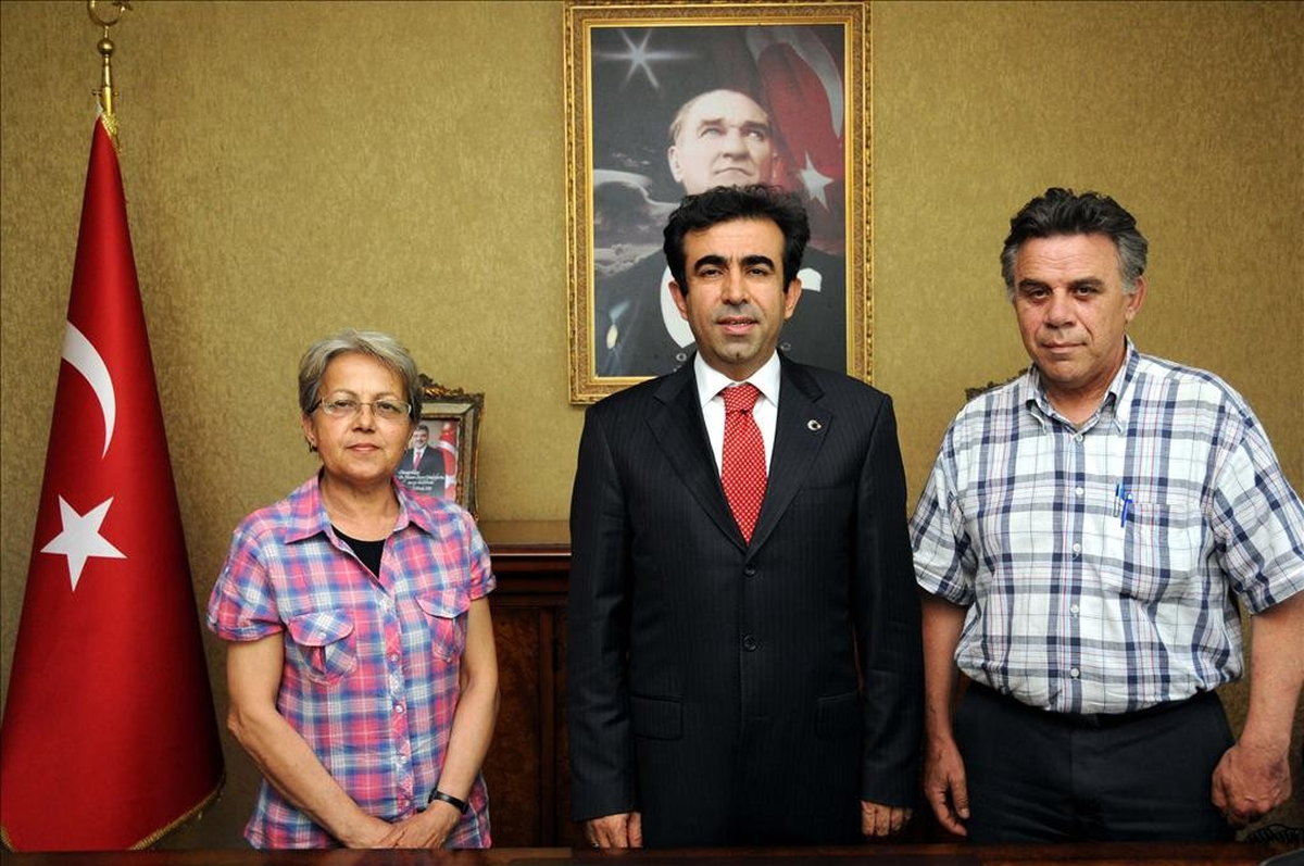 Vali Güzeloğlu'ndan Hayvan Dostları Derneği'ne Destek