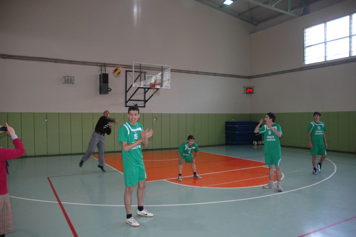 Yılmaz'dan Şampiyonlarla Gösteri Maçı