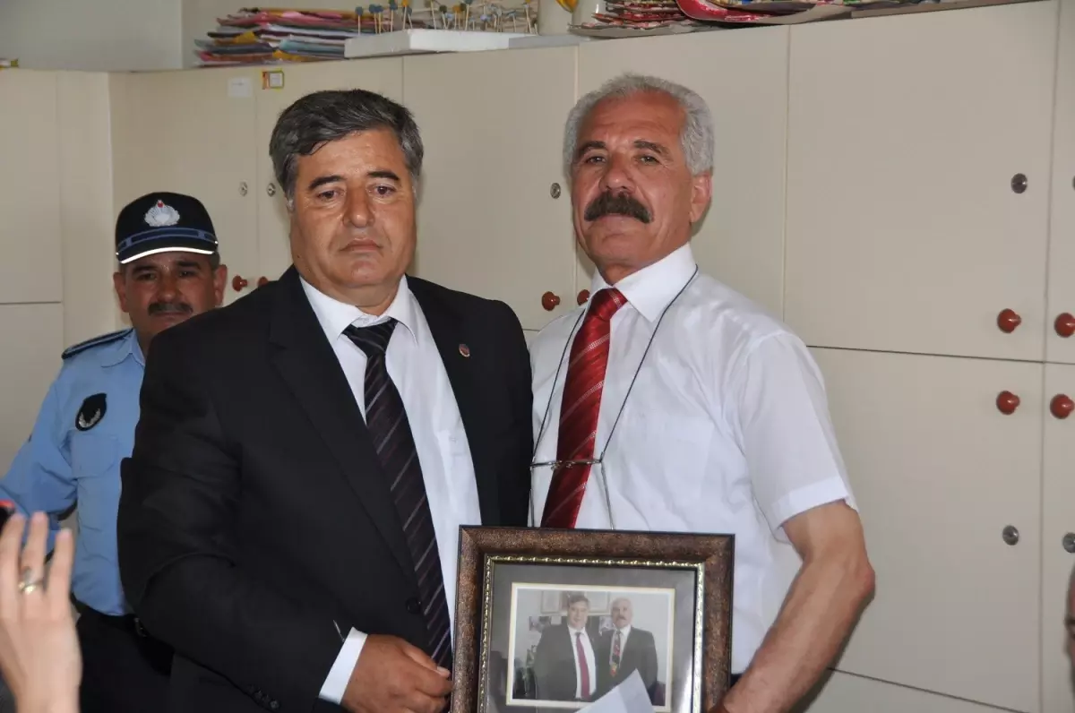 65. Doğum Gününde Yazdığı Şiirle 43 Yıllık Öğretmenliğe Veda Etti