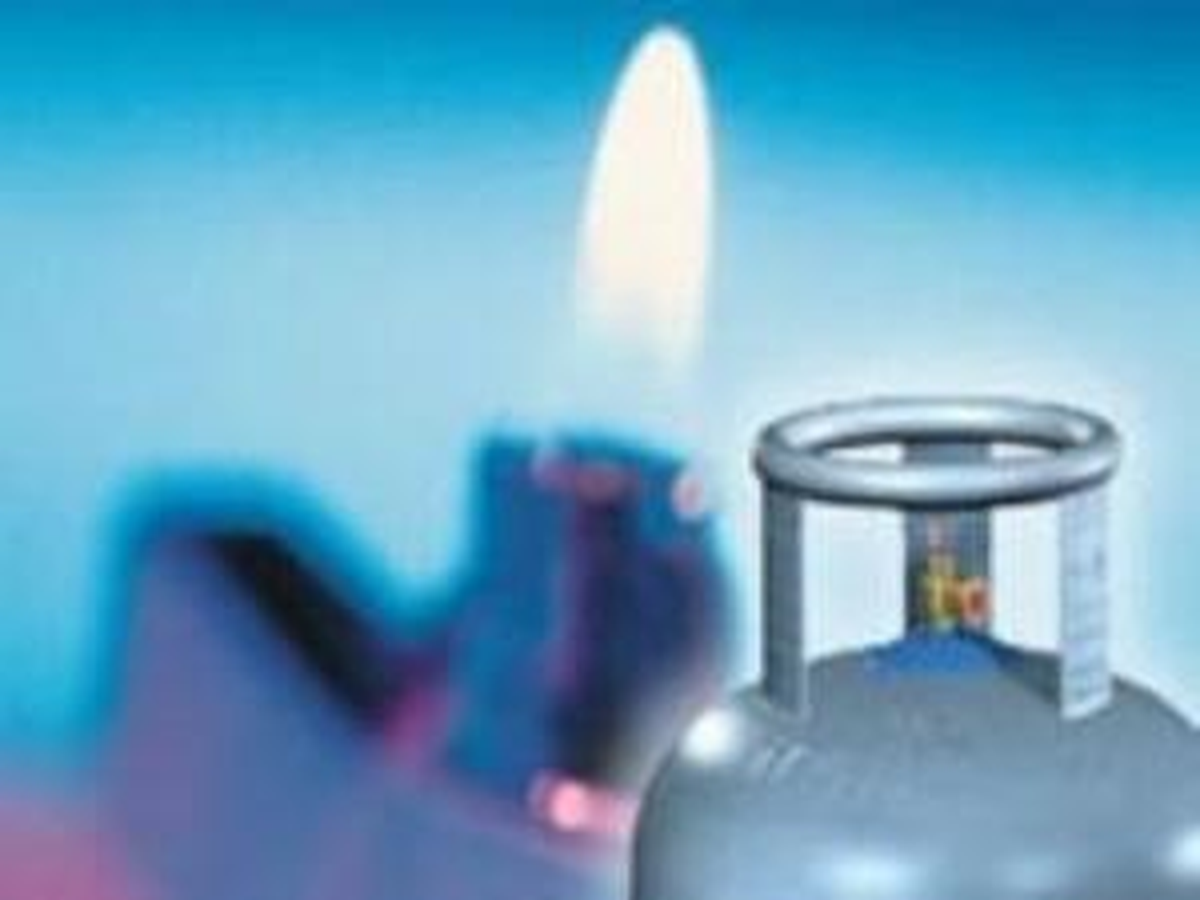 Ağzında Sigara Varken Çakmağına Gaz Doldurduğu Tüp Patladı