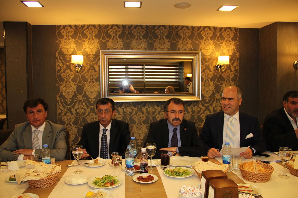 AK Parti İlçe Başkanları Oltu'da Biraraya Geldi