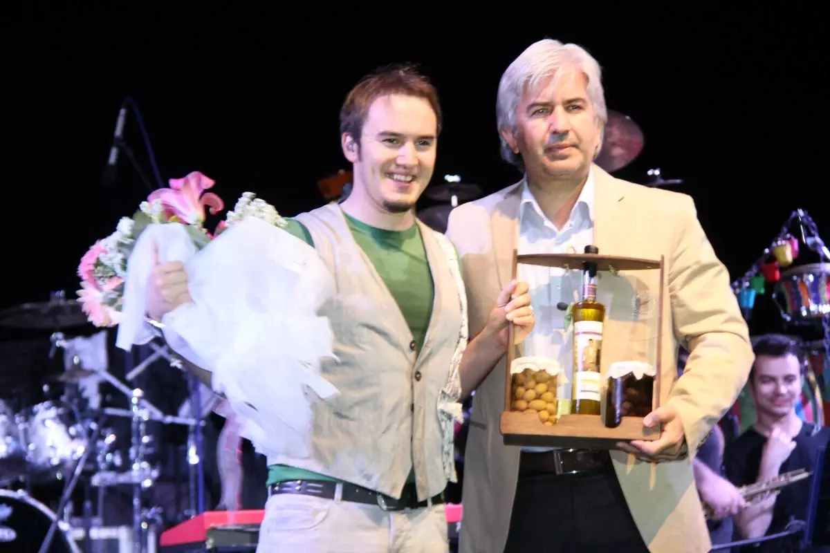 Akhisar\'da Mustafa Ceceli Rüzgarı Esti