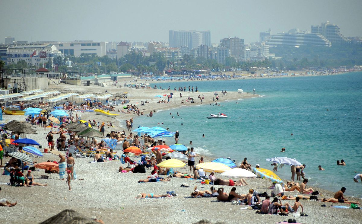 Antalya'da Sahilller Doldu