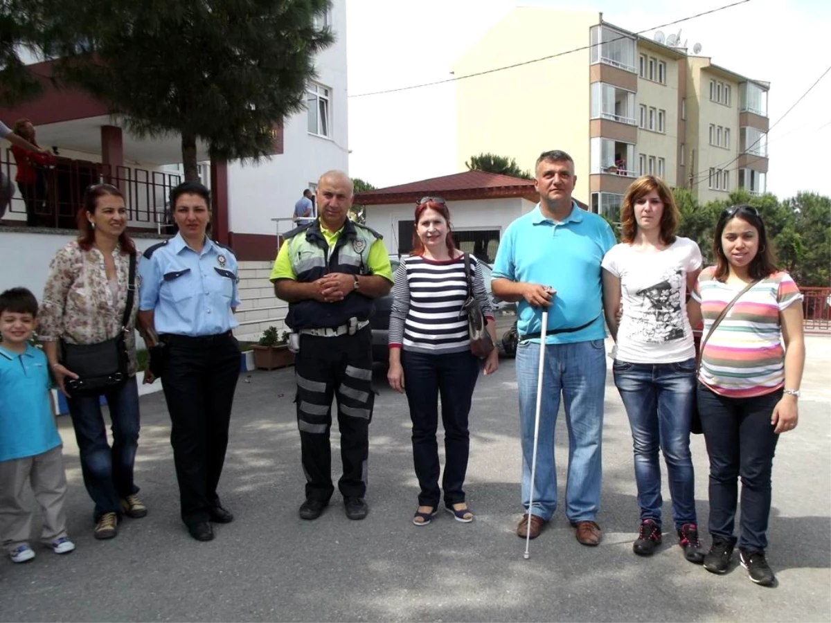 Ayvalık\'ta Miniklerden Polise Cıvıl Cıvıl Ziyaret