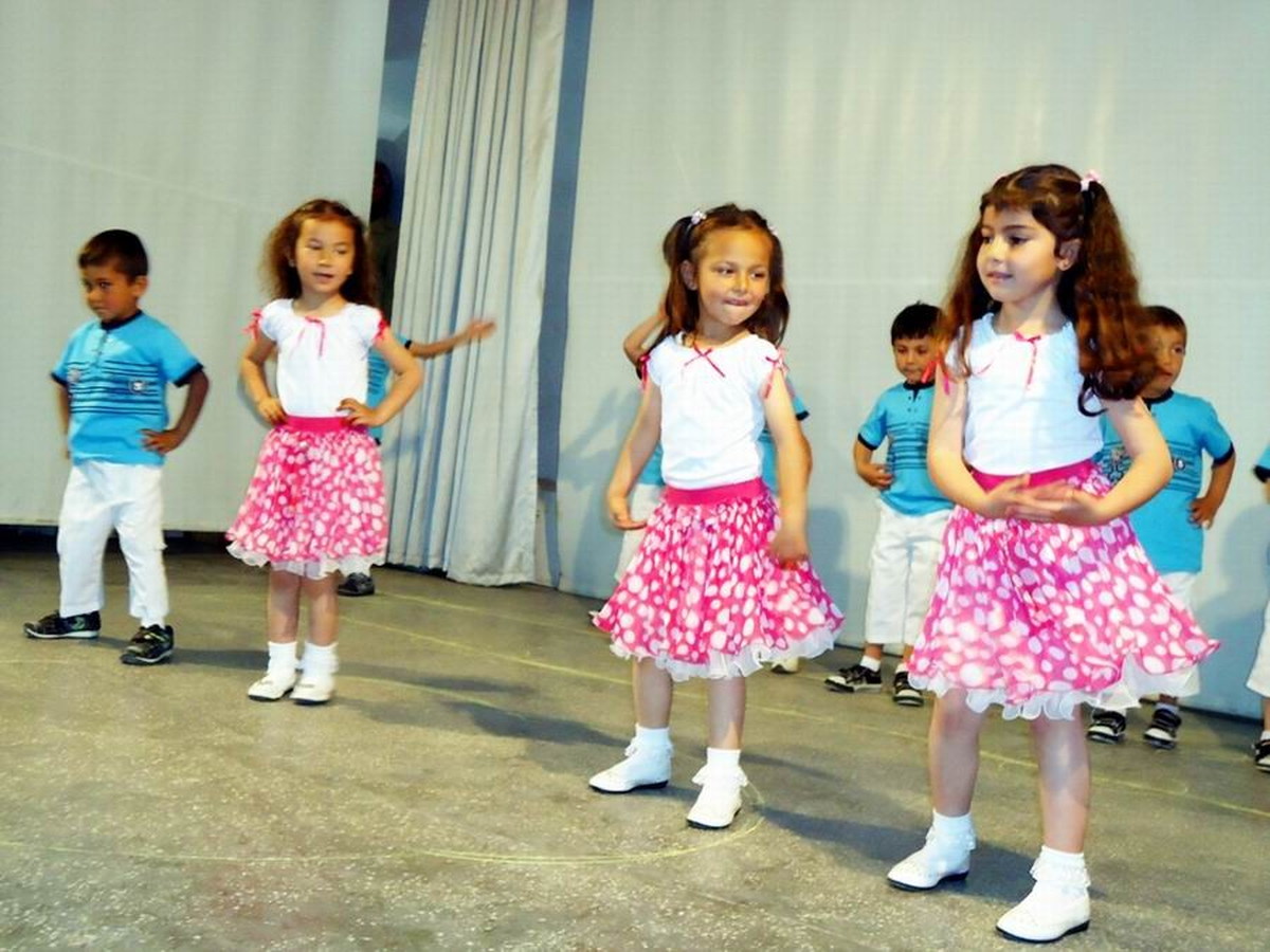 Balya'da Miniklerin Gösterisi Büyüledi