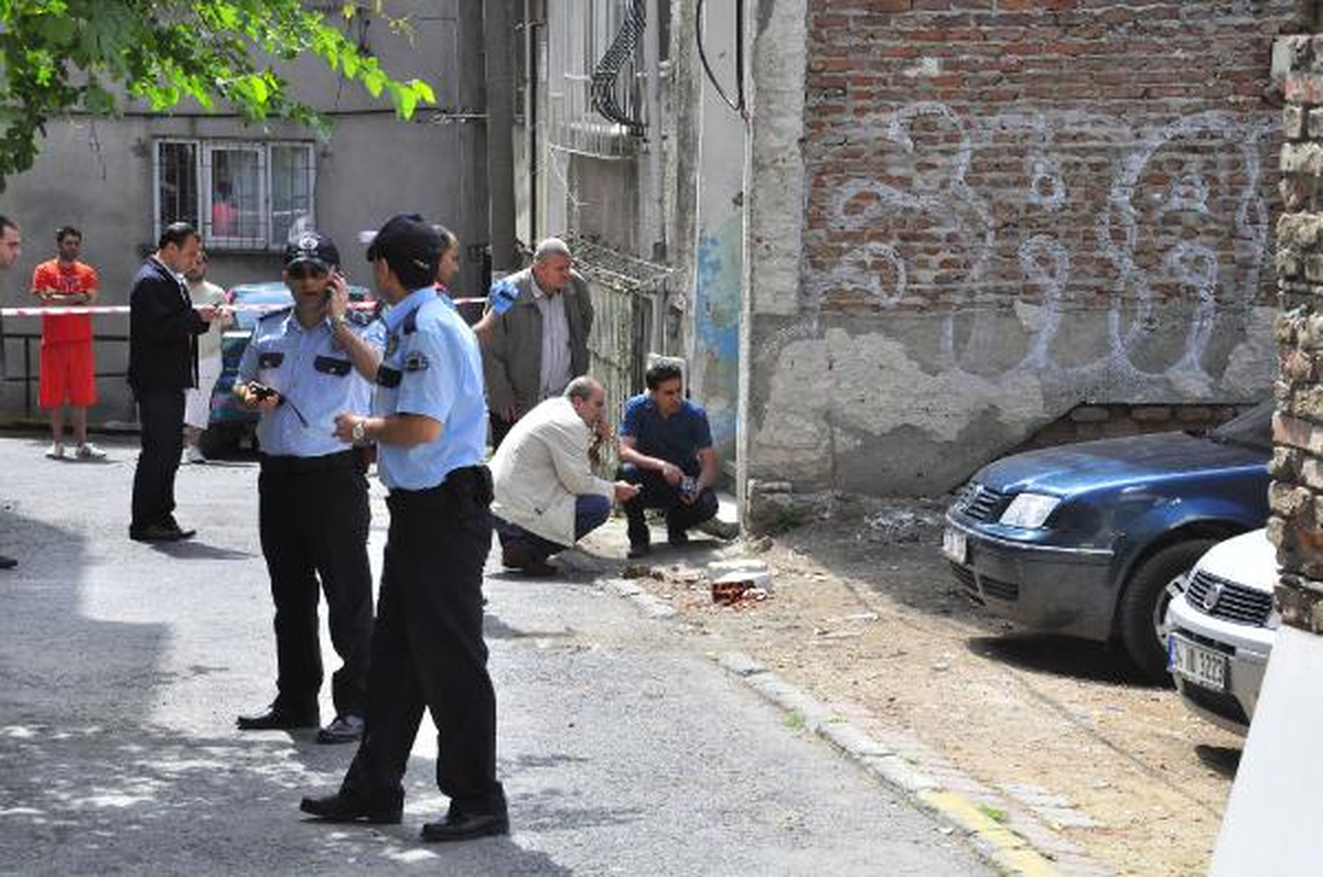 Beyoğlu\'nda Heyecanlandıran Patlama Sesi