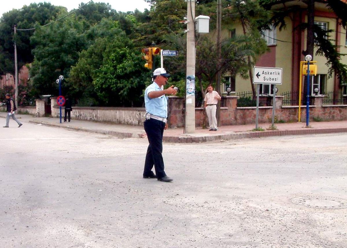 Burhaniye'de Trafik Zabıtasının Başarısı