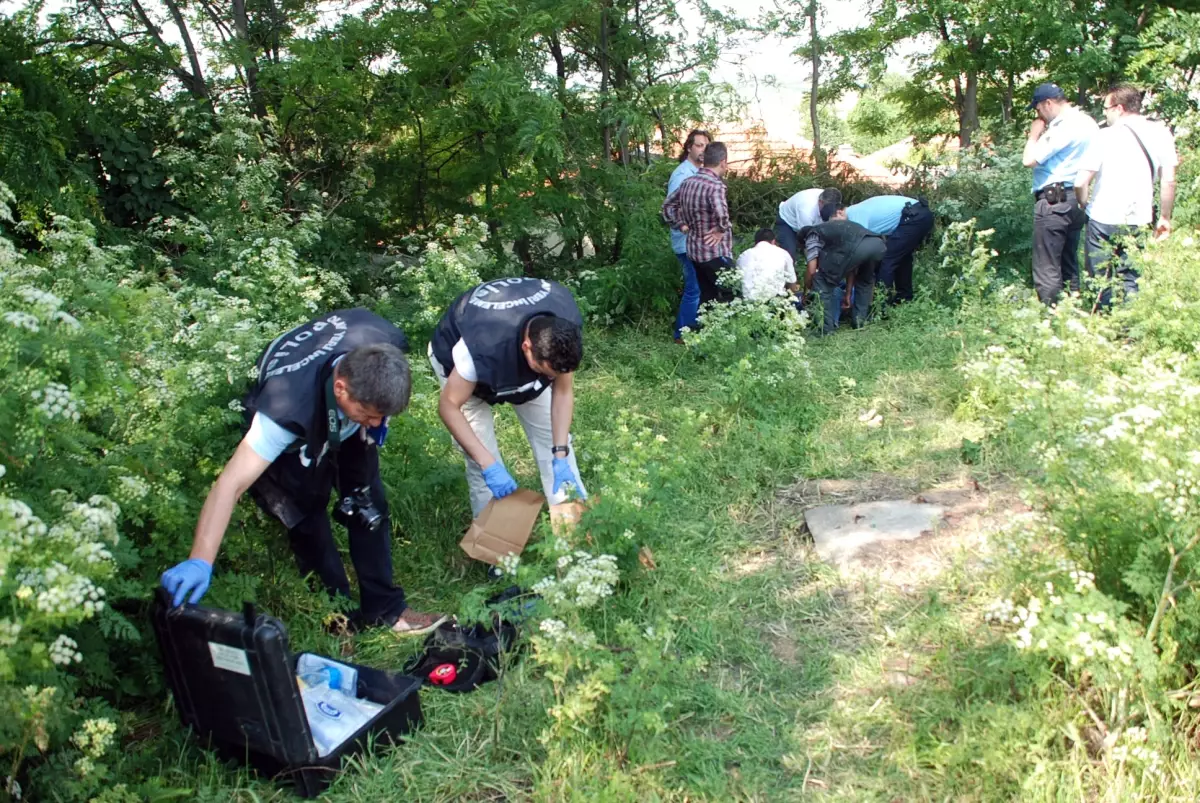 Çocuklar Boş Arsada Ceset Buldu
