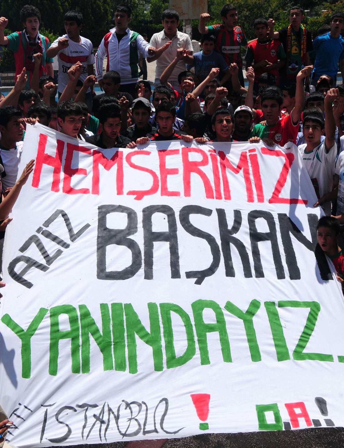 Diyarbakırlılar Aziz Yıldırım'a Sahip Çıktı