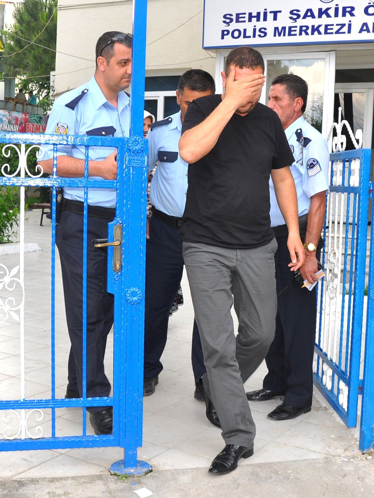 Doktora Kılıçla Saldırdı