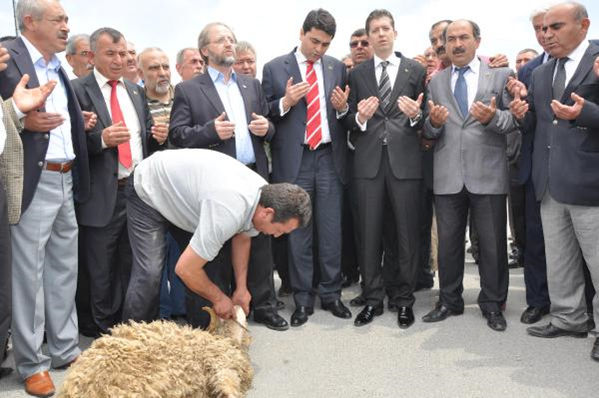 DP Genel Başkanı Uysal; Gürsel ve Evren'in Cumhurbaşkanı Unvanları Alınsın