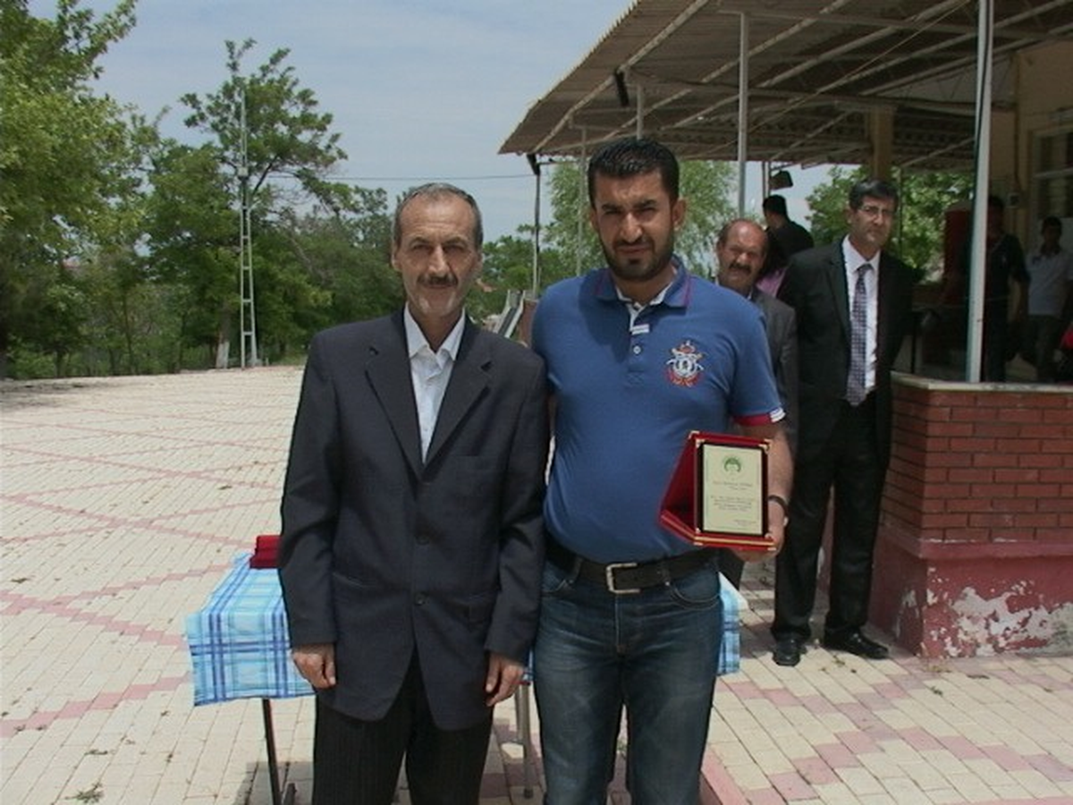 Eğitim Gönüllülerine Plaket Verildi