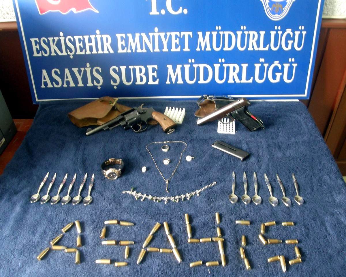 Eskişehir'de Hırsızlık Yaptıkları İddia Edilen 3 Kişi Yakalandı