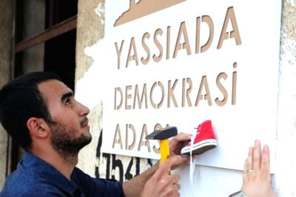 Genç Siviller: "Yassıada, Demokrasi Adası"