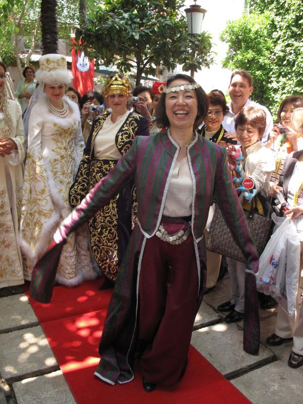 Japon Kadınlar, Kursiyer Defilesinde