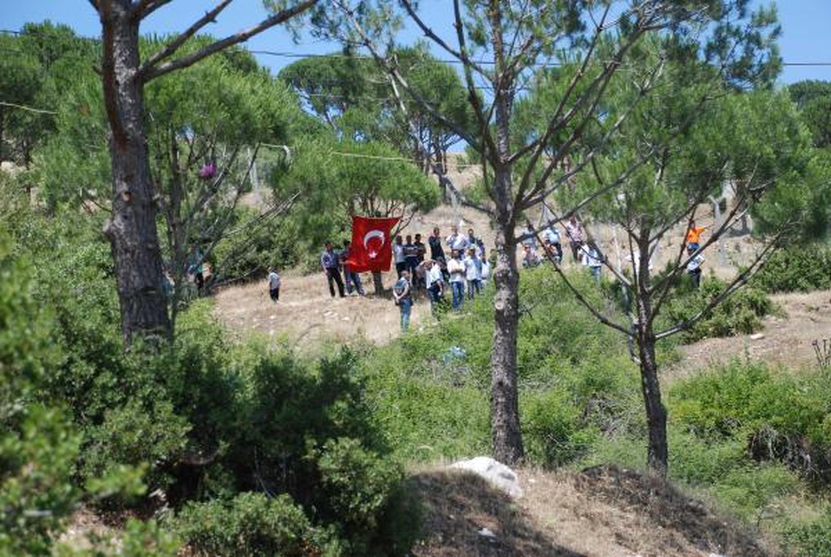 Mehmet Ağar\'ı Protestoya Gelen Gruba Yenipazarlılar Tepki Gösterdi