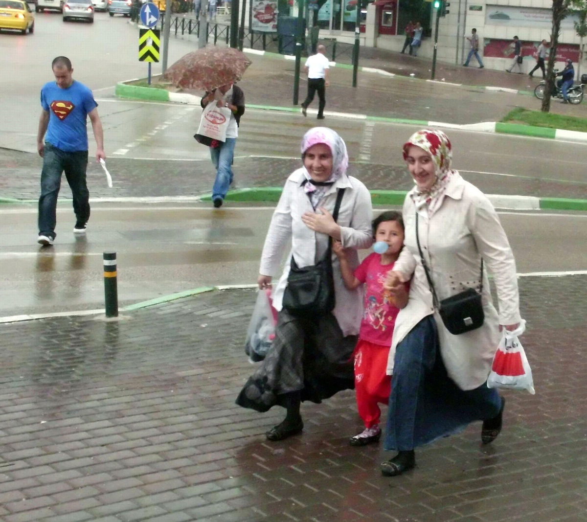 Sağanak Yağışa Hazırlıksız Yakalandılar