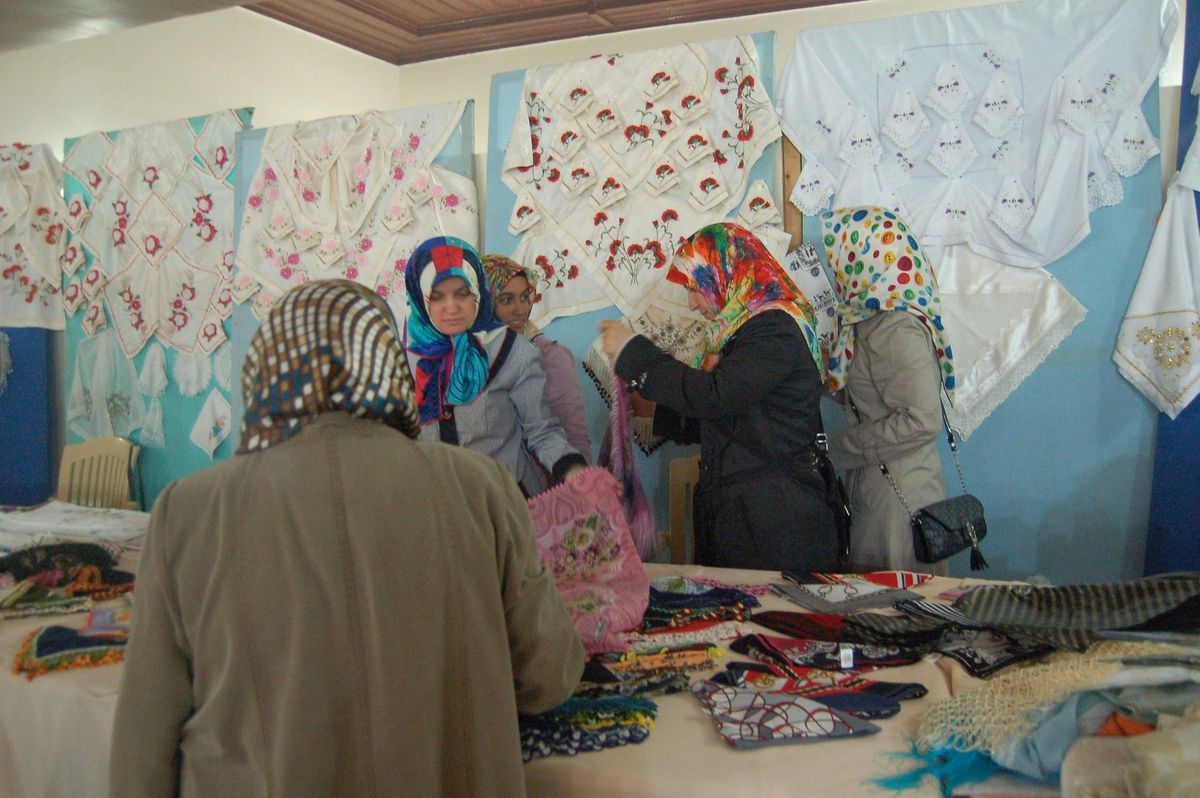 Yurt Öğrencileri Yararına Kermes Düzenlendi