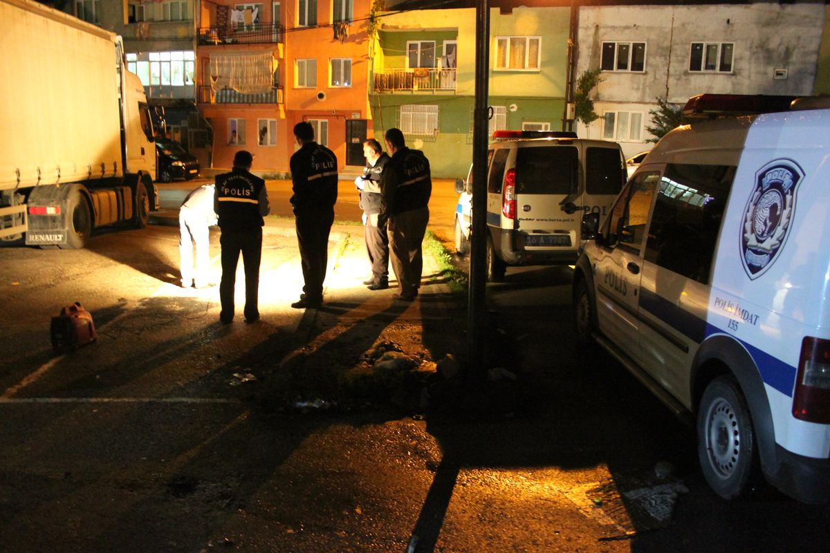 17 Yaşındaki Genç Bıçakla Öldürüldü