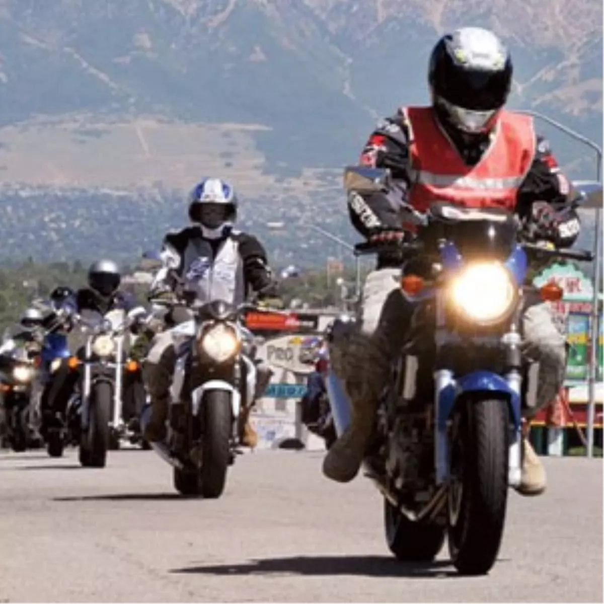 Abd, Gazi ve Şehitlerini Motosiklet Konvoyuyla Andı