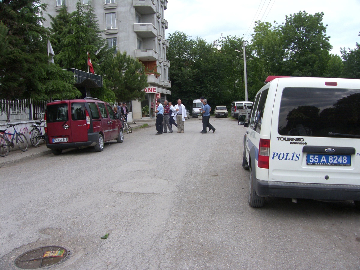 Aile Sağlık Merkezinin Camları Kırıldı