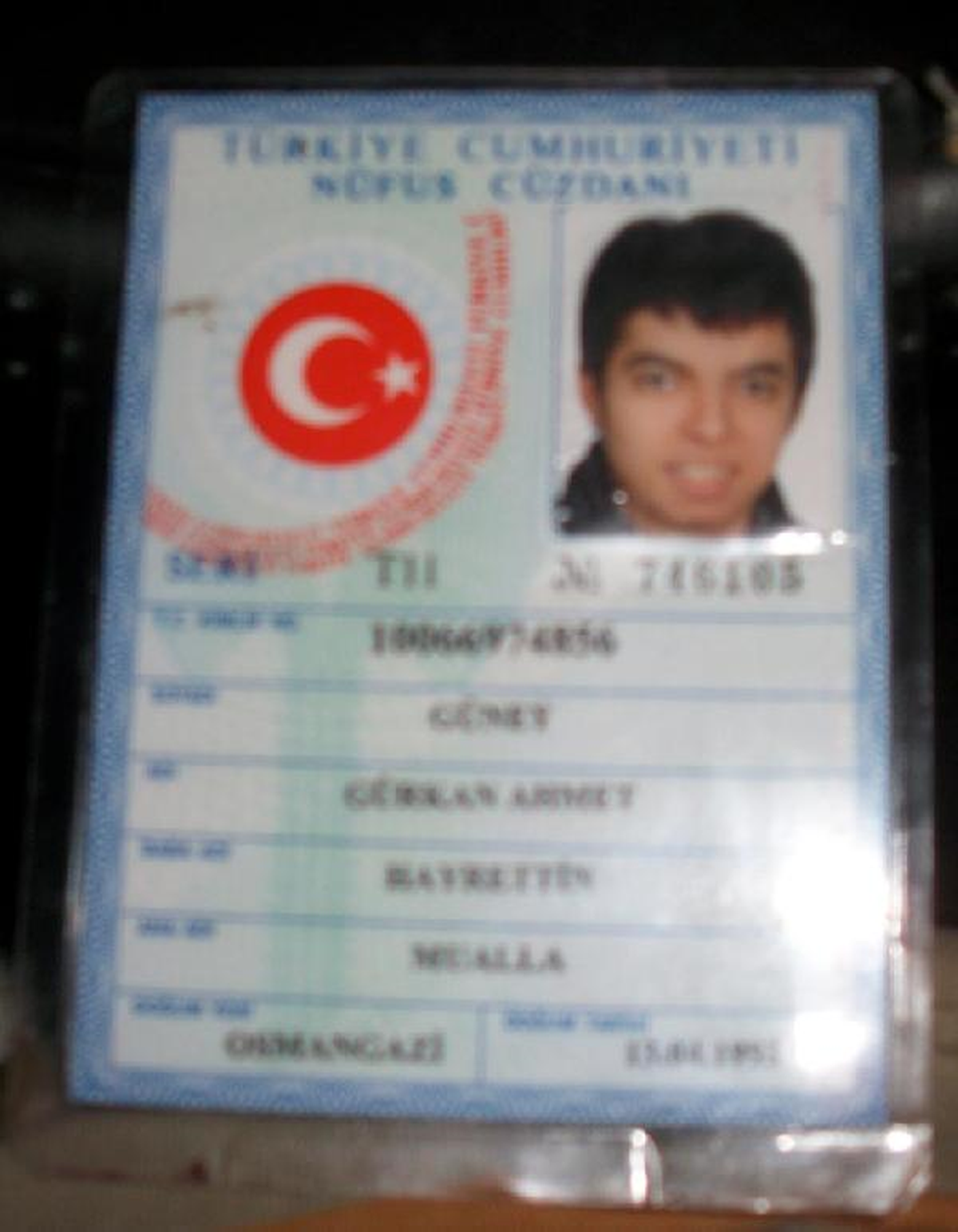 Ailesine 'Size Layık Olamadım, Affedin' Notu Bırakıp, Bileklerini Kesti