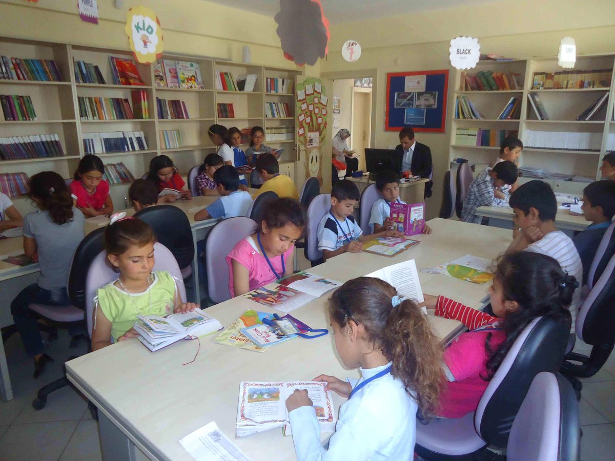 Bilgi Evleri'nde Veliler de Okuyor