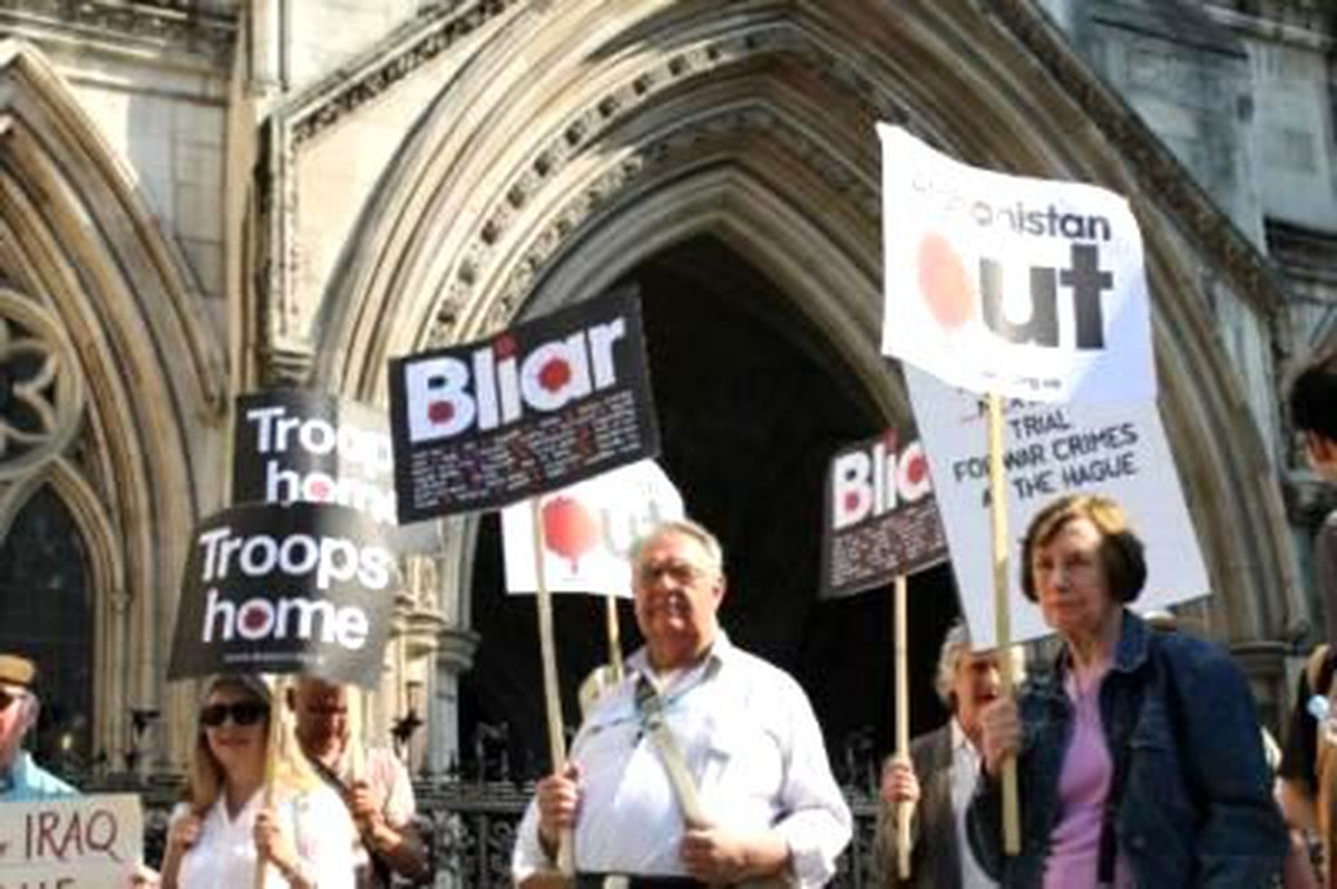 Blair'a Savaş Suçlusu Protestosu