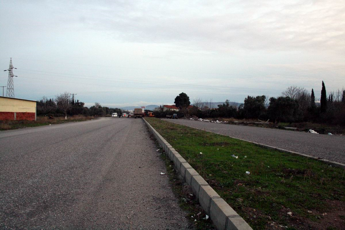 Edremit'in Ana Yoluna Sıcak Asfalt Müjdesi