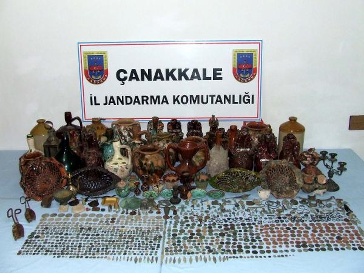 Evinde 1369 Adet Tarihi Eser Ele Geçirildi