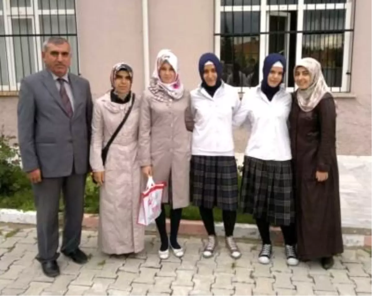 Gediz Anadolu İmam Hatip Lisesi'nde '40 Hadis Ezberleme' Yarışması Yapıldı