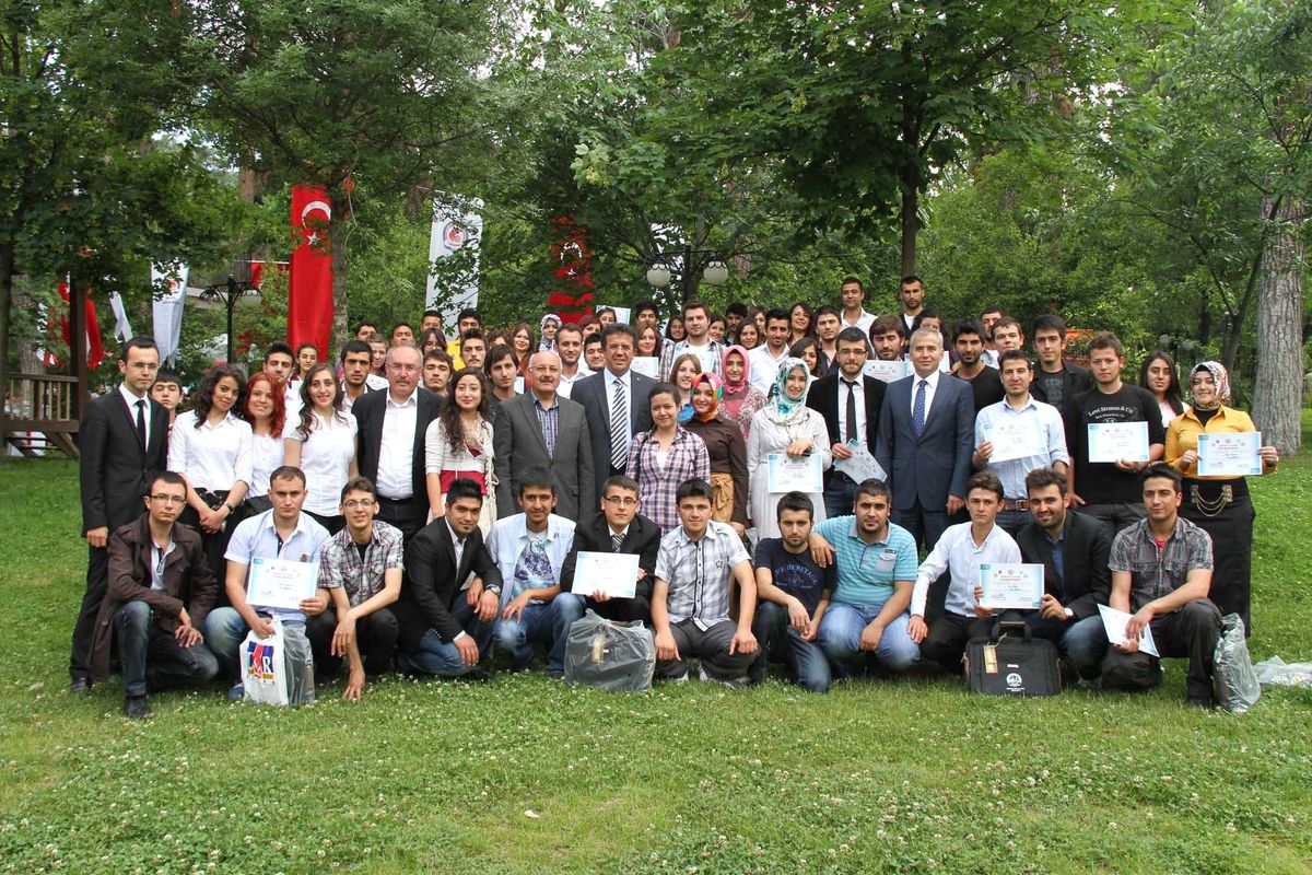 Gönüllü Eğitmenler Sertifikalarını Aldı