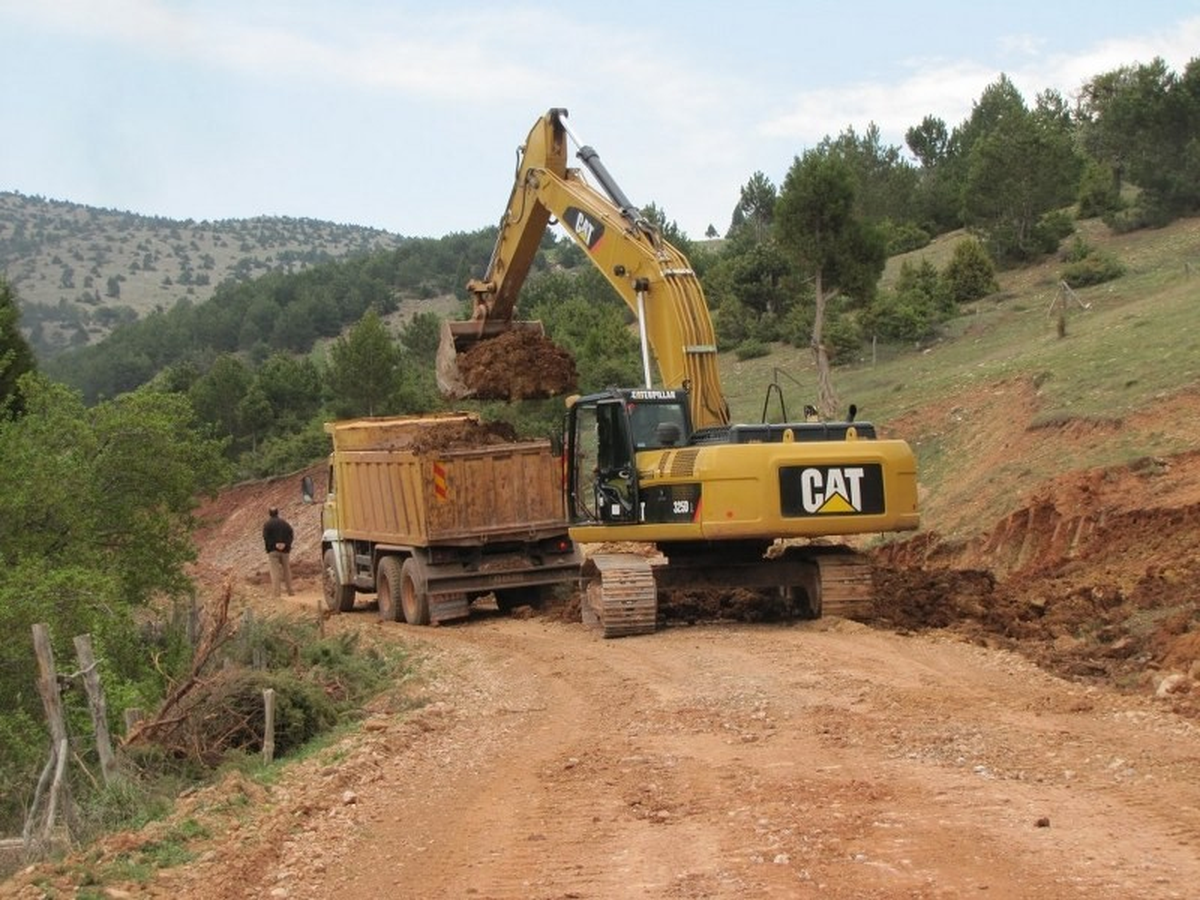 Hisarcık Karbasan Beldesinde Yol Yapım Çalışmaları Hızla Devam Ediyor
