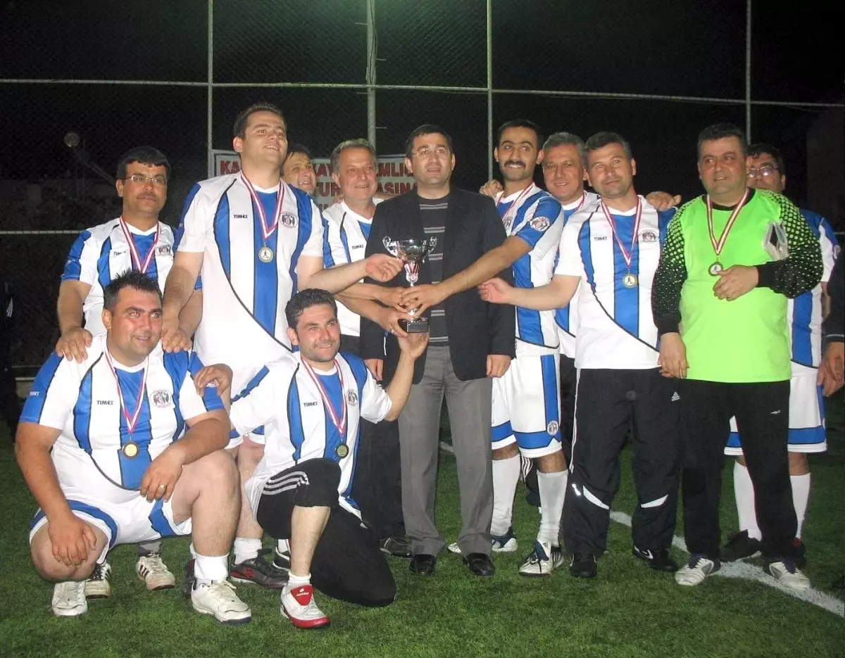 Karacasu'da Kaymakamlık Kupasını Belediye Aldı