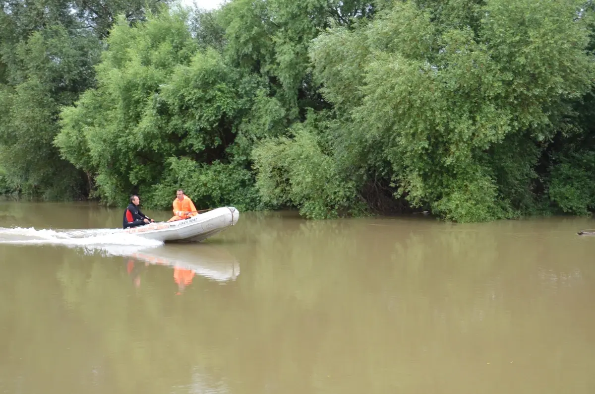 Köprüden Traktörle Geçerken Akıntıya Kapıldı