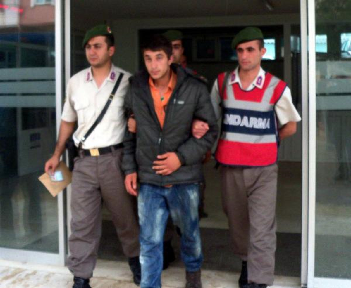 Köy Düğününde Okul Arkadaşını Bıçakladı