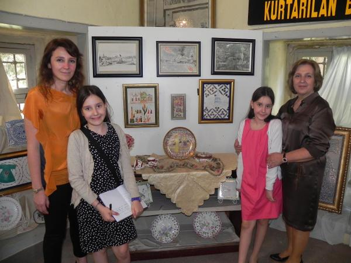 Lüleburgaz'da Üç Kuşak Porselen Boyama Sergisi Açıldı