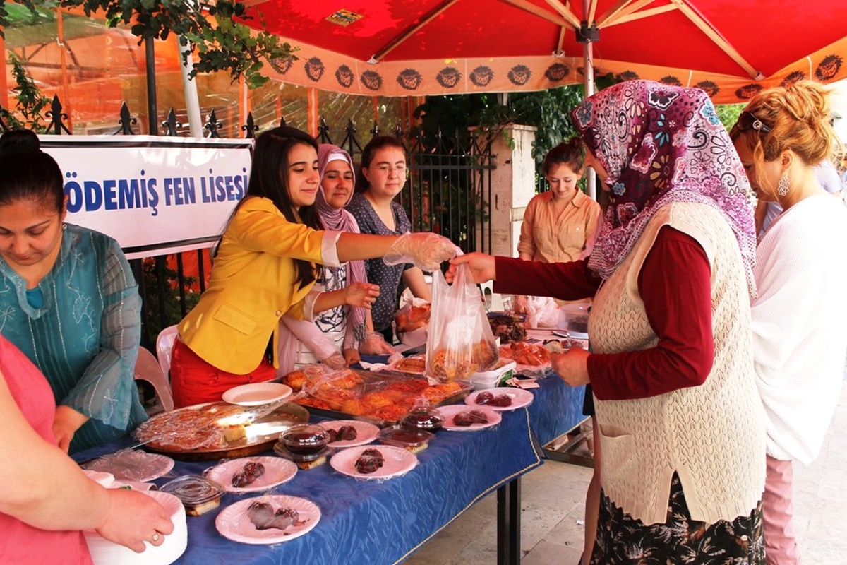 Ödemiş Fen Lisesi'nden Okul Yararına Kermes