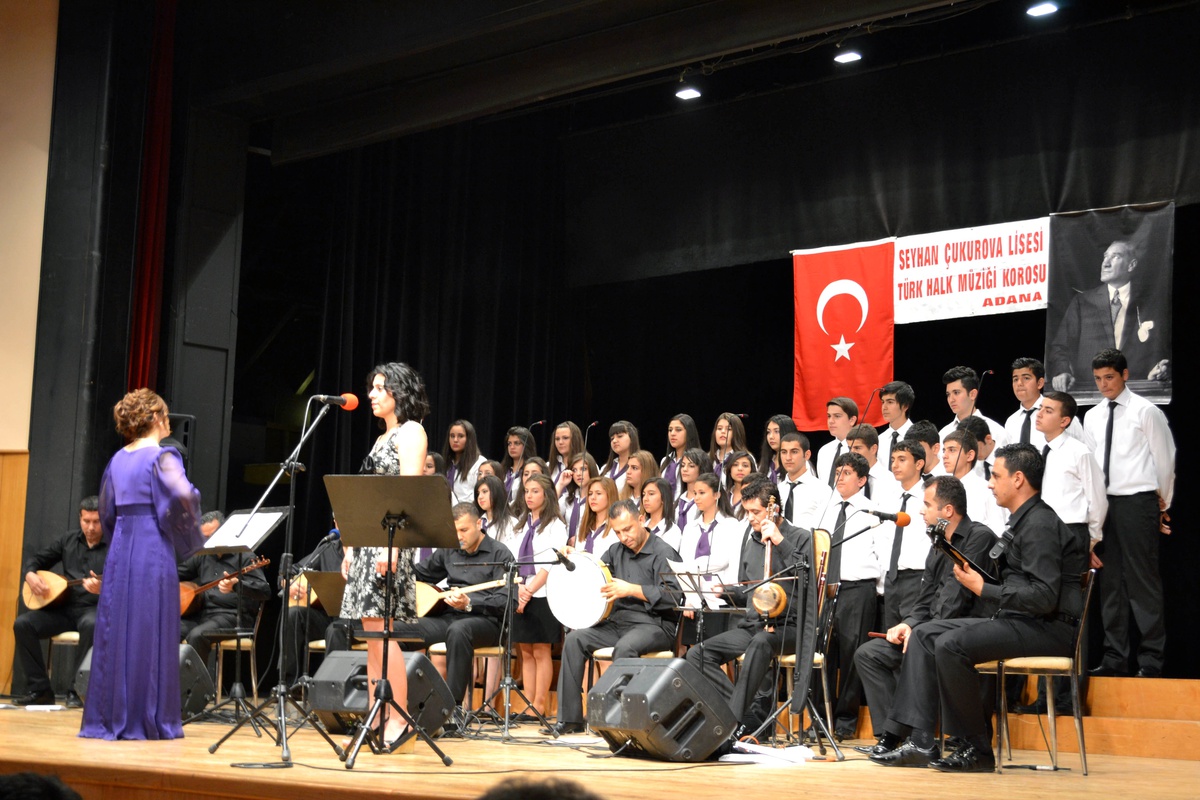 Öğretmenler Öğrencileri ile Aynı Sahneyi Paylaştı