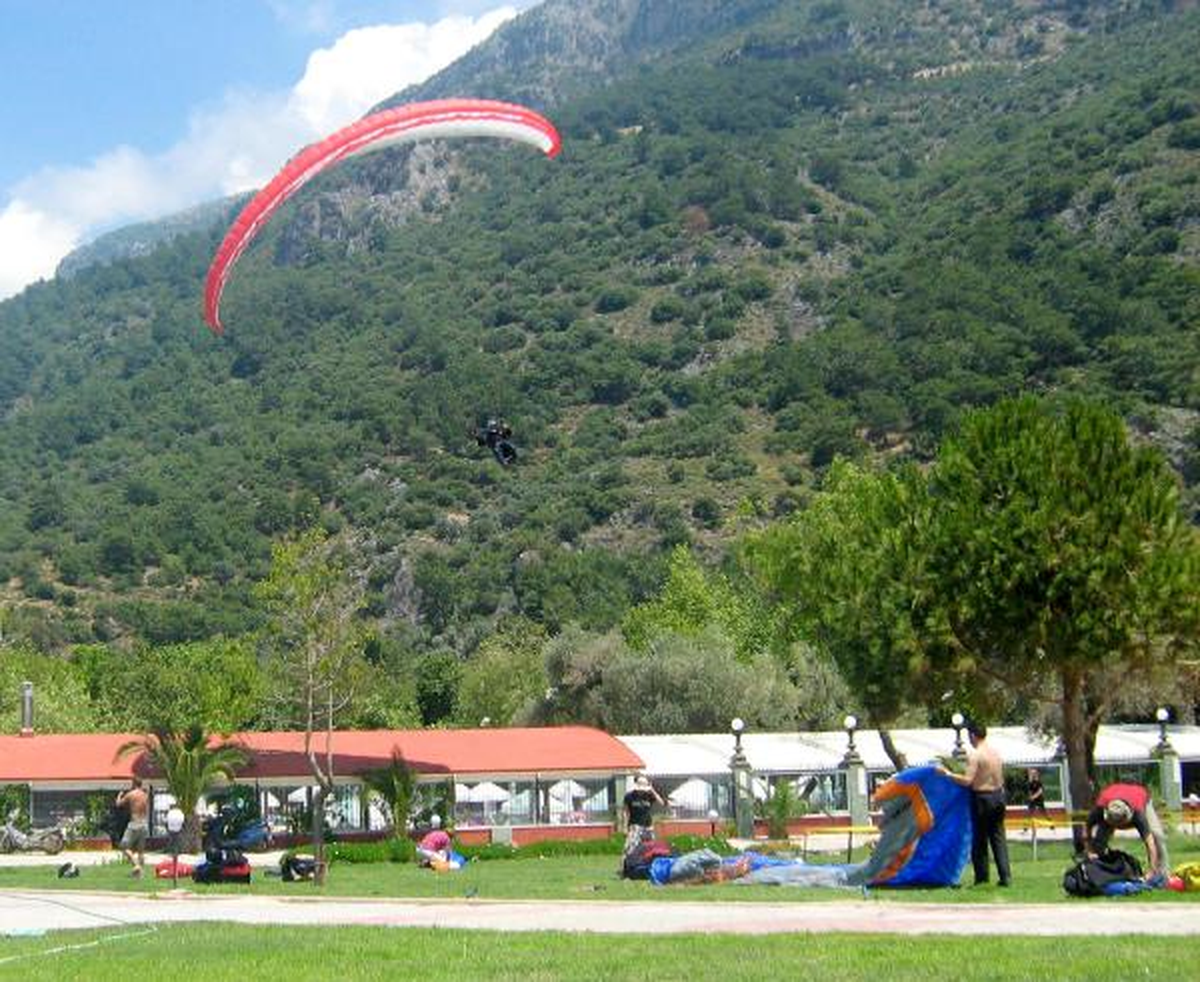 Paraşütü Takılan Turist Böyle Çakıldı
