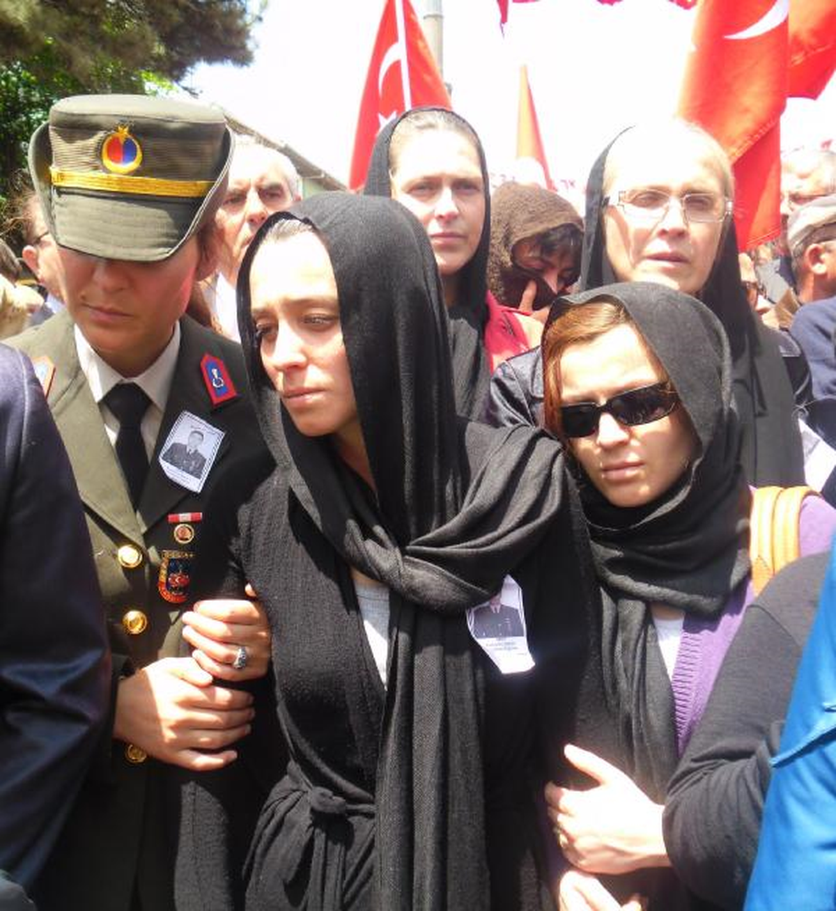 Şehit Teğmeni 4 Bin Kişi Uğurladı