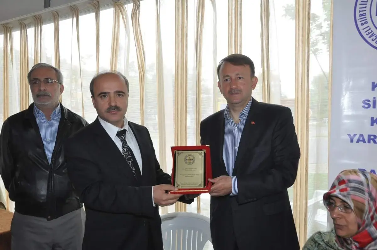 Siirtlilerden Karabalık\'a Plaket
