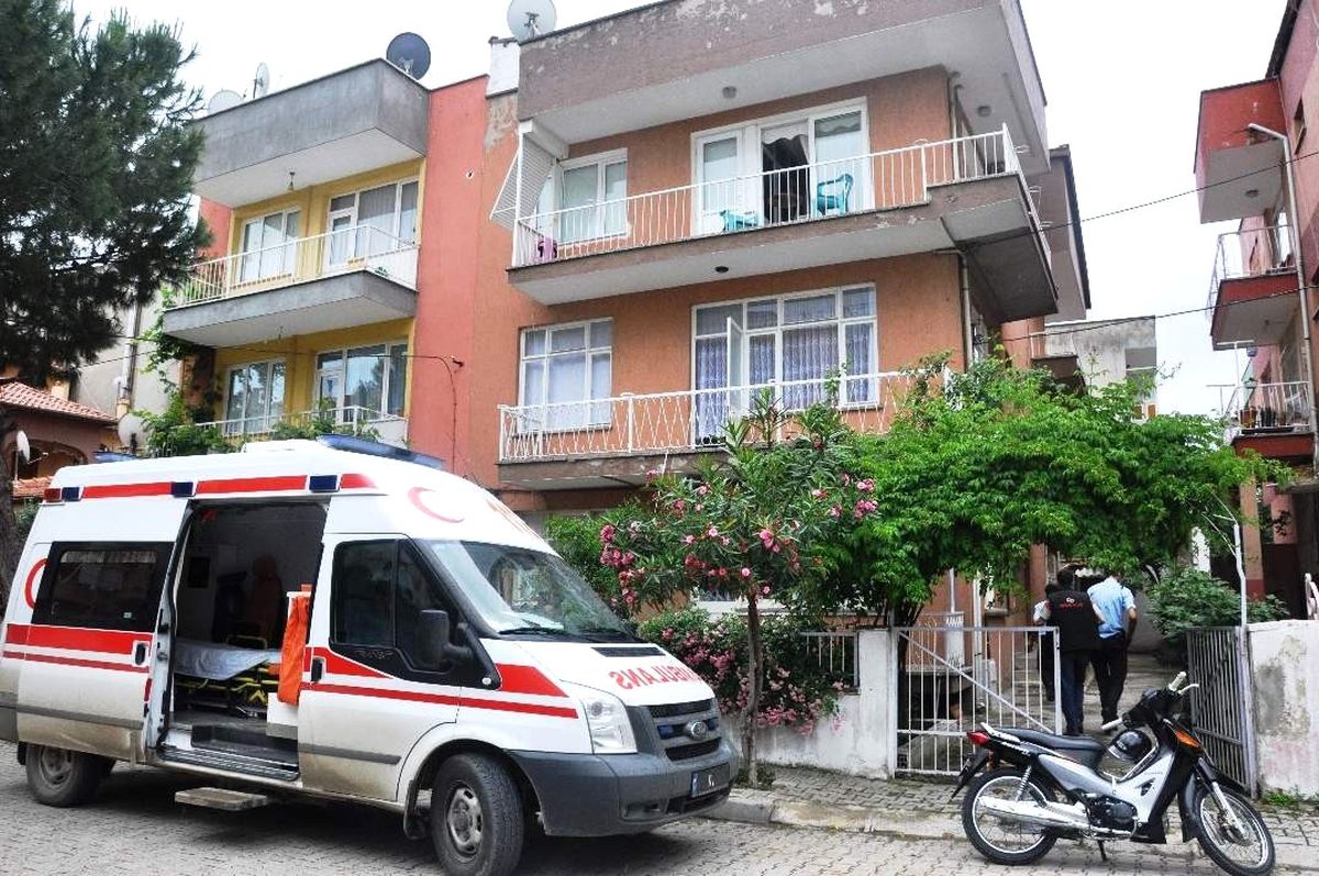 Taksici Evinin Terasında İntihar Etti
