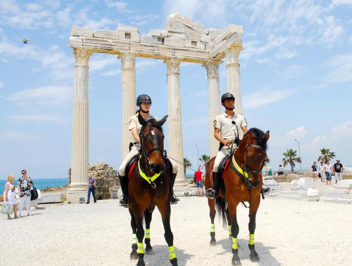 Turistlerin Güvenliğini Atlı Timler Sağlayacak