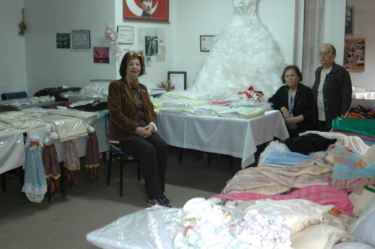Yardım Sevenlerden Burs Kermesi