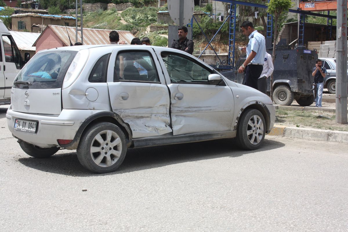 Yüksekova'da Trafik Kazası, 1 Yaralı