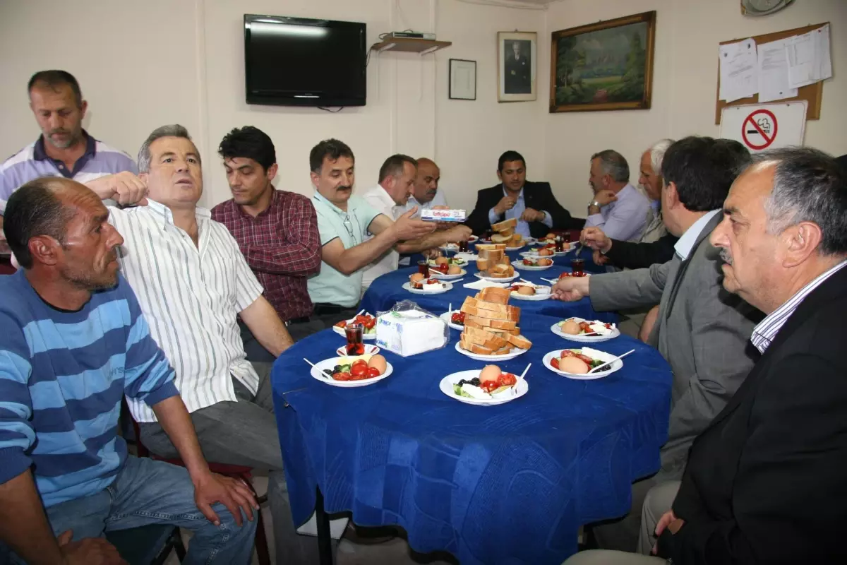 AK Parti\'den Dolmuşçu Esnafına Kahvaltı