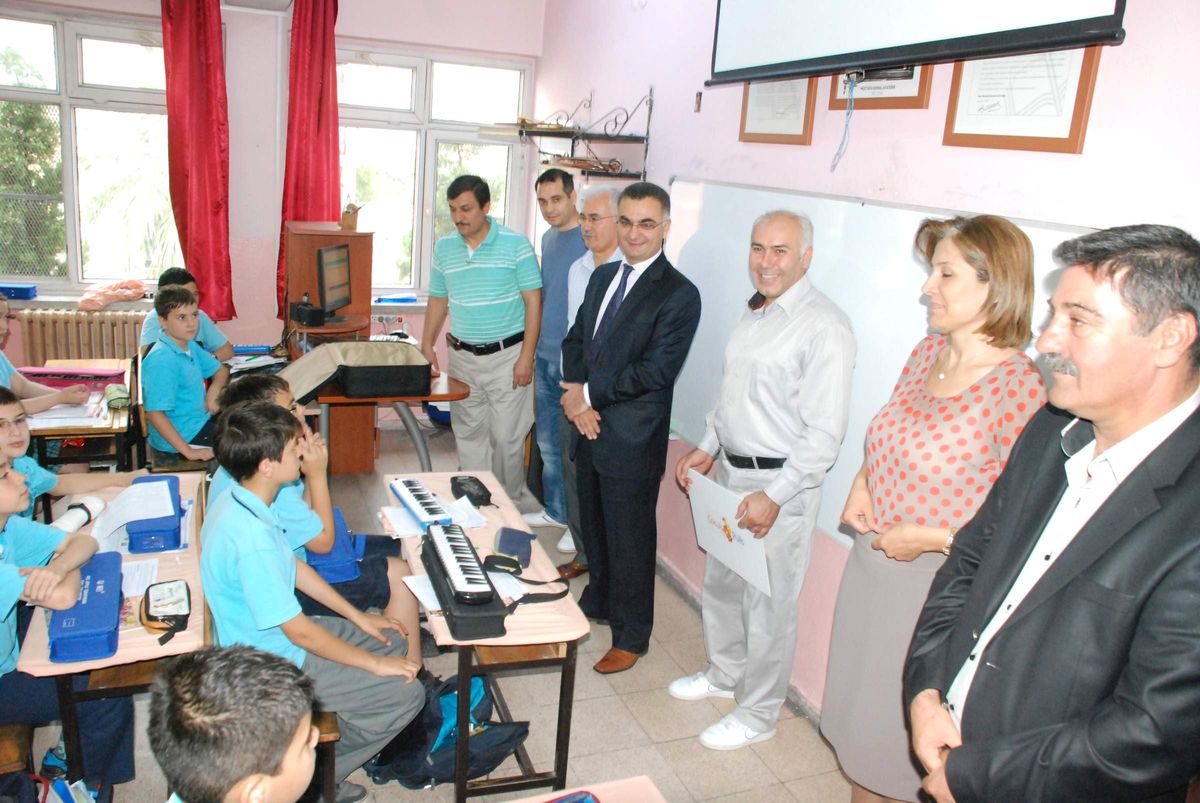 Akhisar'da Polis Bir Ayda 8 Bin 844 Öğrenciyi Bilgilendirdi