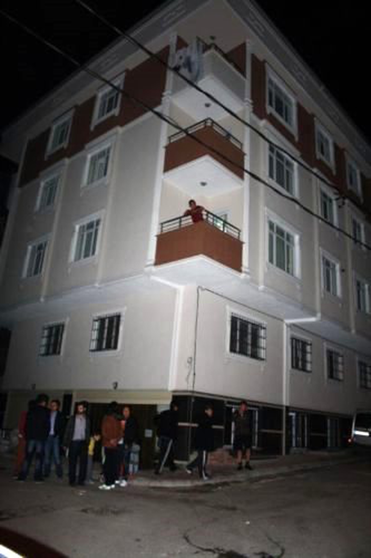 Asansör 2'nci Kattan Zemine Çakıldı 1'i Ağır 2 Yaralı