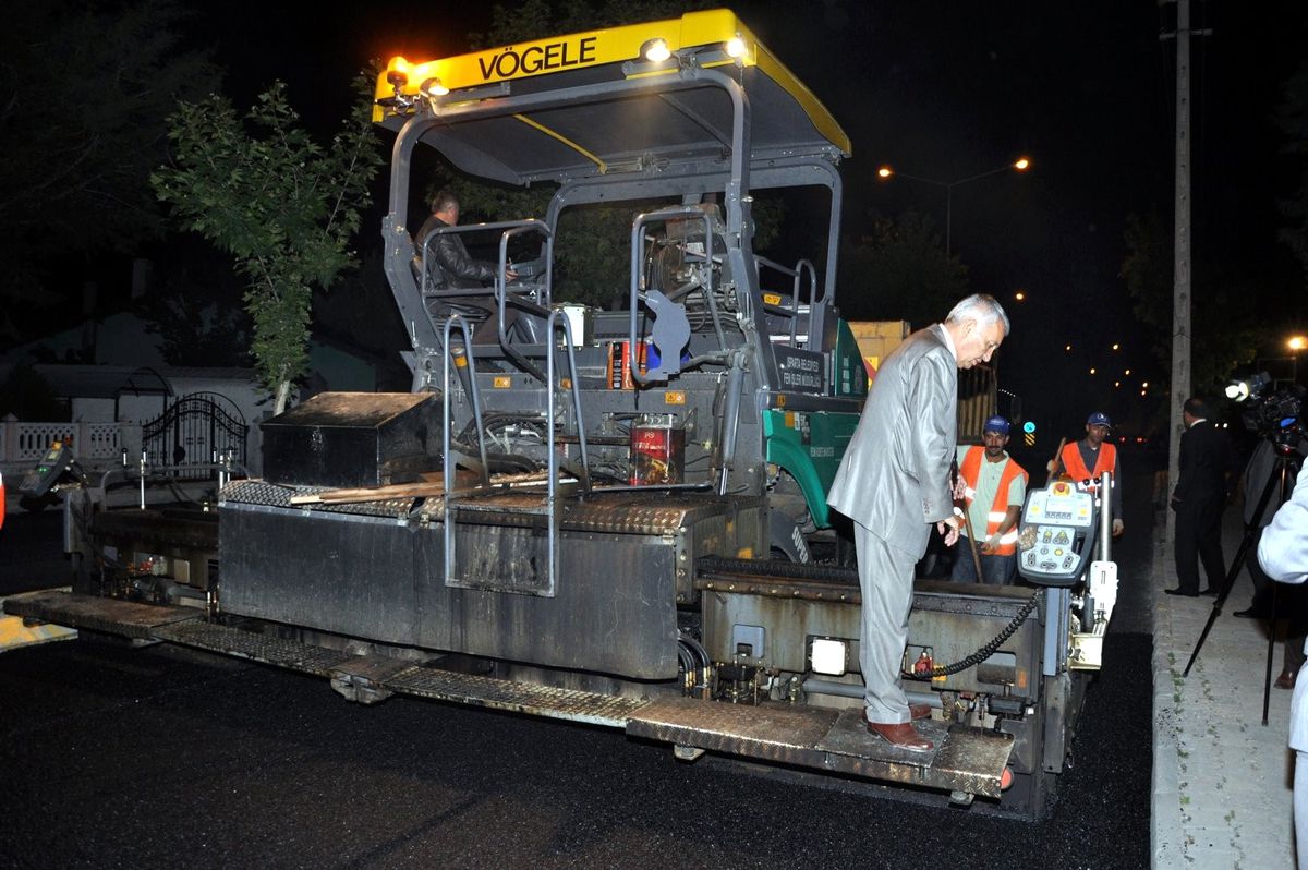 Asfalt Çalışmaları Gece de Devam Ediyor